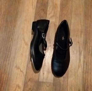Girls size 2m tap shoes